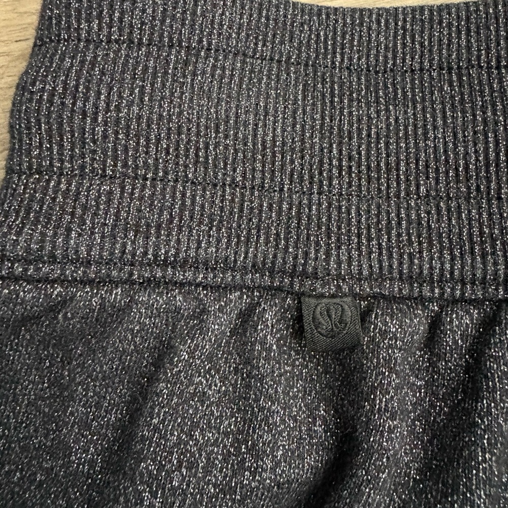 Lululemon Scuba High-Rise Jogger *Sparkle
Black Sz 4 - Picture 8 of 9
